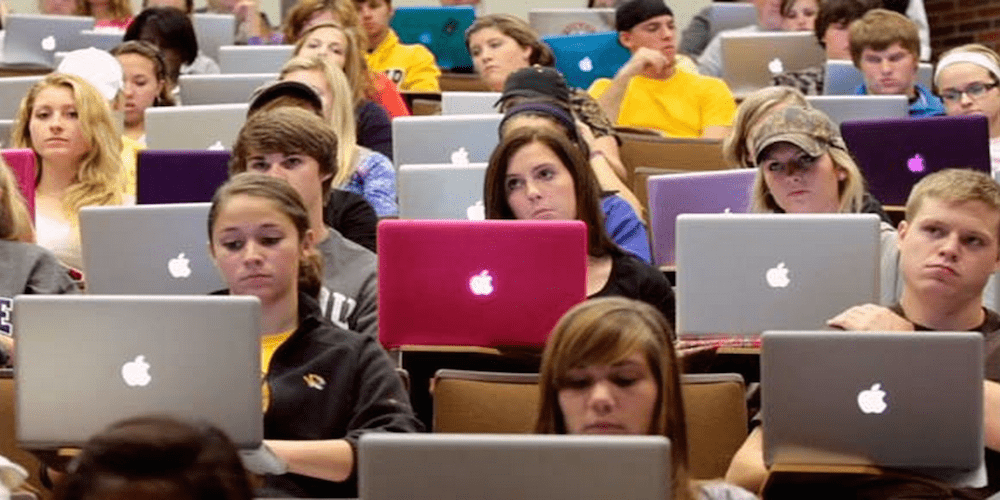 apple-college-kids