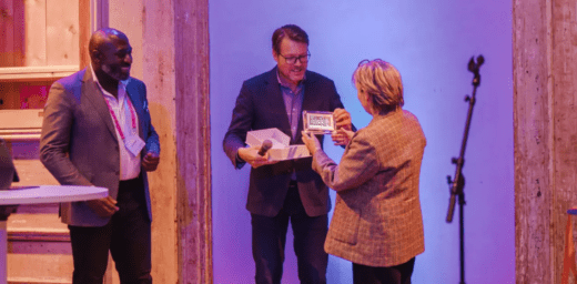 De avond werd feestelijk afgesloten met de uitreiking van de Lifetime Achievement Awards (LAA). Naast Valerie Frissen ontvingen ook de pioniers Lousewies van der Laan, Marleen Stikker, Nani Jansen-Reventlow, Olaf Kolkman en Oscar Kneppers de award. Deze prijs is een erkenning voor hun onvermoeibare inzet op het gebied van internetvrijheid, digitale rechten en internetgovernance. De prijzen werden uitgereikt door Constantijn Van Oranje-Nassau.