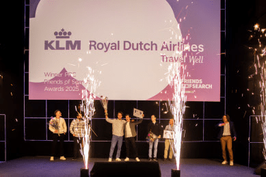 Vluchtelingenwerk Nederland en KLM winnen Friends of Search Awards 2025
