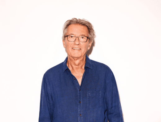 Gijs Wanders (75) uit Apeldoorn, journalist en oud nieuwslezer, heeft vandaag een koninklijke onderscheiding ontvangen. Burgemeester Ton Heerts reikte hem de versierselen uit die horen bij zijn benoeming tot Ridder in de Orde van Oranje-Nassau. Dat gebeurde tijdens een bedankbijeenkomst van het Nederlands Veteraneninstituut in Doorn, ter gelegenheid van de campagne Ongekende Krachten.