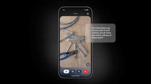Een voorsprong op Apple met AI-aangedreven smartphones Met de onthulling van de nieuwe Pixel 10-serie geeft Google zich geen rust in de race tegen Apple. De toestellen werden gepresenteerd tijdens het Made by Google-evenement en verschijnen slechts enkele weken vóór de verwachte onthulling van de iPhone 17. AI kent al jaren wortels in de Pixel-reeks Vorige generatie, de Pixel 9-serie, introduceerde functies zoals Gemini Live (de spraakmodus van Gemini), beeldgeneratie, gespreksnotities en doorzoekbare screenshots. Google merkt dat gesprekken via Gemini Live tot vijf keer langer duren dan tekstgebaseerde conversaties. Nieuw in Pixel 10: visuele hulp en proactieve functies De Pixel 10 brengt een aantal indrukwekkende AI-upgrades, waaronder Visual Overlays voor de camera, de proactieve assistentfunctie Magic Cue, Camera Coach, Voice Translate voor telefoongesprekken, de handige functie Take a Message en de Pixel Journal. Deze vernieuwingen zijn mogelijk dankzij de krachtige Tensor G5-processor, die speciaal is ontworpen voor AI-ervaringen en de eerste is die het nieuwste Gemini Nano-model aandrijft. Gemini Live wordt toongevoelig Een nieuwe audio-module leert je toon te herkennen – zoals opgewondenheid of bezorgdheid – en past zijn antwoorden daarop aan. Slimme visuele overlay-functies Met Visual Overlays kan Gemini Live zien wat je via de camera ziet, je begeleiden en elementen op je scherm markeren. Denk aan straatnaamborden in een vreemd land die informatie tonen over parkeren. Magic Cue: contextbewuste suggesties Magic Cue geeft real-time aanbevelingen binnen apps zoals Gmail, Agenda, Berichten en Screenshots. Deze verschijnen met een gekleurde rand, ook in je Discover-feed via Daily Hub, zodat je direct kunt handelen – zoals een restaurant bellen om te reserveren. Herkenning en aanbevelingen bij groepsfoto’s Camera Coach helpt je live met compositie en kaders, inclusief een “get inspired”-optie. De functie Auto Best Take analyseert tot 150 foto’s in enkele seconden en kiest automatisch de beste versie door AI-samenvoeging. Met Ask Photos kun je via spraak of tekst bewerkingen uitvoeren, zoals licht aanpassen of objecten verwijderen. De Pro-modellen bieden ook Pro Res Zoom, waarmee je dankzij AI tot wel 30–60× kunt inzoomen. AI-credibility via C2PA-standaard Pixel 10-telefoons zijn de eerste die de C2PA-standaard ondersteunen om de herkomst en bewerking van digitale content te verifiëren. Real-time vertalen in eigen stem Voice Translate vertaalt telefoongesprekken direct in je gesprekspartner’s stem via AI op het toestel. Ondersteunde talen zijn Engels, Spaans, Duits, Japans, Frans, Hindi, Italiaans, Portugees, Zweeds, Russisch en Indonesisch. Slimme transcriptie van gemiste oproepen In de Telefoon-app wordt Take a Message toegevoegd, dat gemiste of geweigerde oproepen automatisch transcribeert en op basis van de voicemail AI-suggesties geeft voor vervolgstappen. Pixel Journal als AI-dagboek Pixel Journal is Google’s tegenhanger van Apple’s Journal-app: het nodigt je uit om gedachten te delen, doelen bij te houden en inzichten te bieden, ondersteund door AI-suggesties. Extra AI-tools in Pixel 10 Andere kleine verbeteringen: schrijf-tools in Gboard, updates aan screenshots via Pixel Studio, en integratie van Notebook LM met Recorder en screenshots.