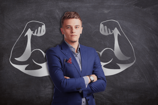 Jonge man met gespierde achtergrond