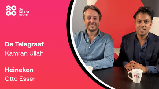 De Boardroom is dé talkshow over actuele en urgente zaken uit de wereld van creativity, marketing en digital. In deze aflevering praten we met Kamran Ullah (Algemeen Hoofdredacteur De Telegraaf) en Otto Esser (Global Marketing Manager Heineken) over onder meer:  * Is in-chat advertising een brug te ver?  * Hoeveel redactie kan AI aan?  * En: bieden merken nog voldoende meerwaarde?