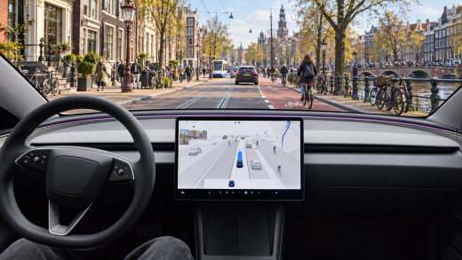 Tesla heeft op diverse Europese consumentenwebsites de benaming van zijn geavanceerde rijassistent stilswijgend aangepast. Waar het softwarepakket voorheen bekendstond als “Full Self-Driving”, spreekt de Amerikaanse autofabrikant op websites in onder meer Nederland, Duitsland, Spanje en Slowakije nu officieel van “Tesla Assisted Driving”.